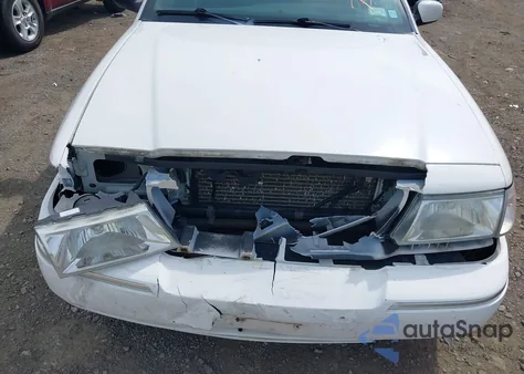 2004 Mercury Grand Marquis Ls z USA, uszkodzony, nr VIN 2MEFM75W74X667402